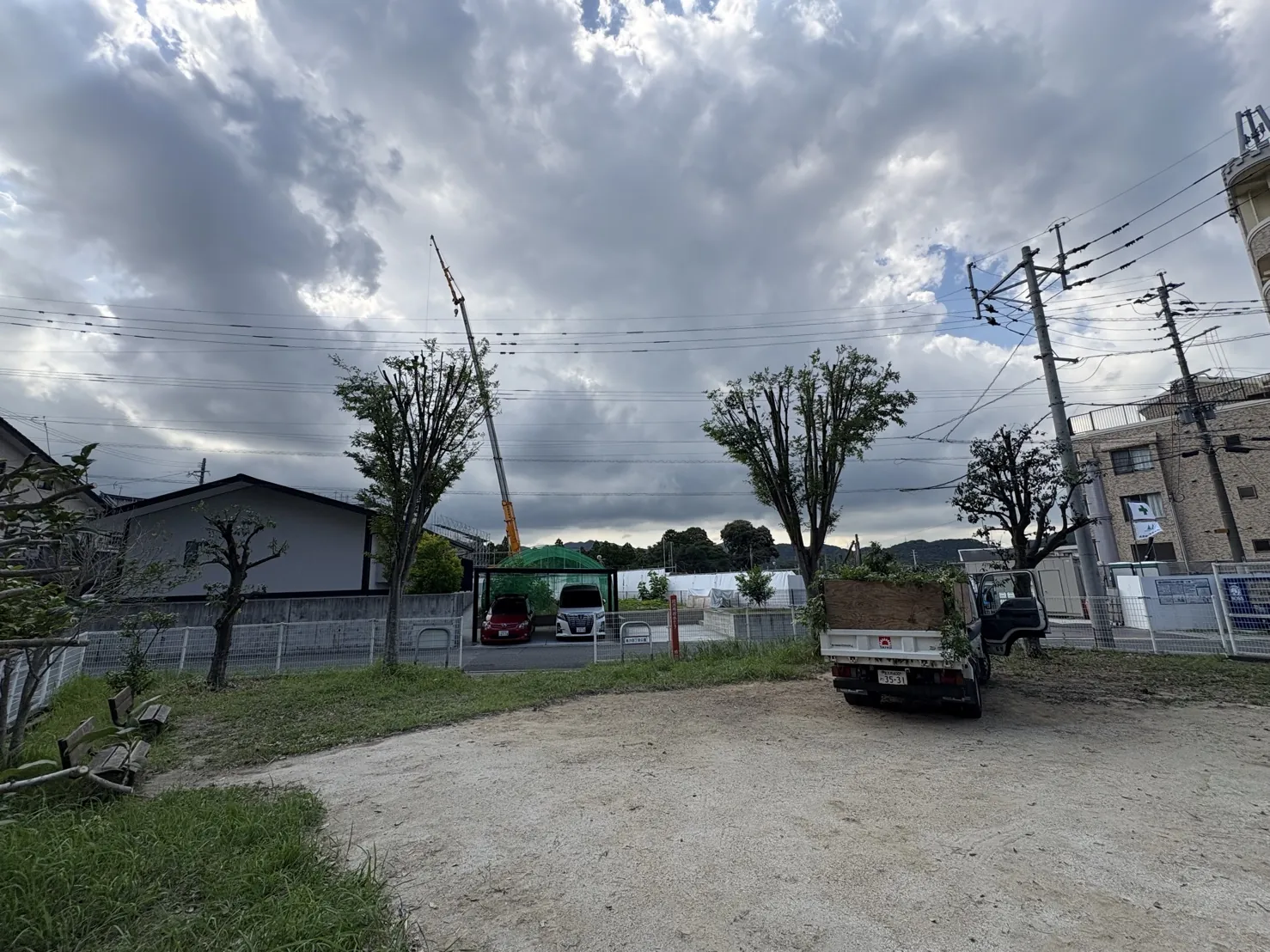 施工事例　高木の剪定　高所作業車２