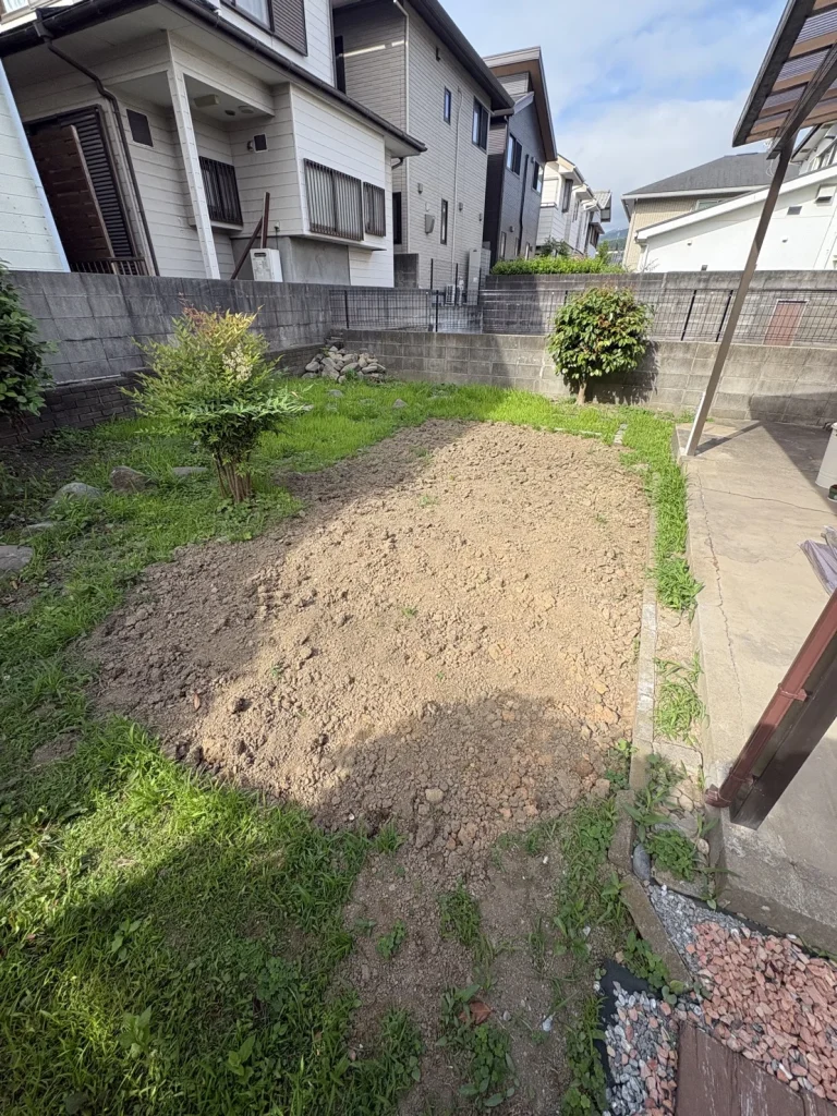芝張り作業店舗様八幡東区202605ビフォー