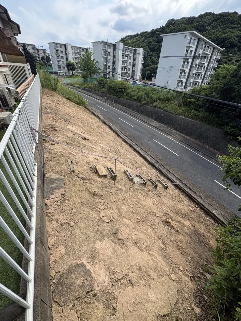 北九州市八幡西区浅川日の峯で法面草刈り・伐採後の様子